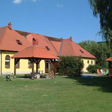 Отель Kisecset-Vendeghaz Экстерьер фото