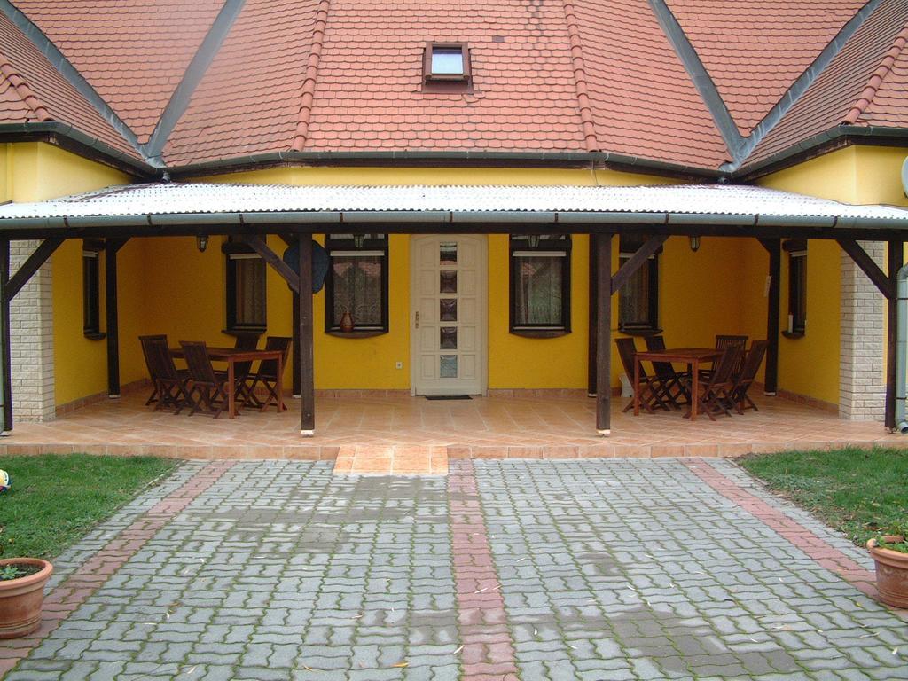 Отель Kisecset-Vendeghaz Экстерьер фото